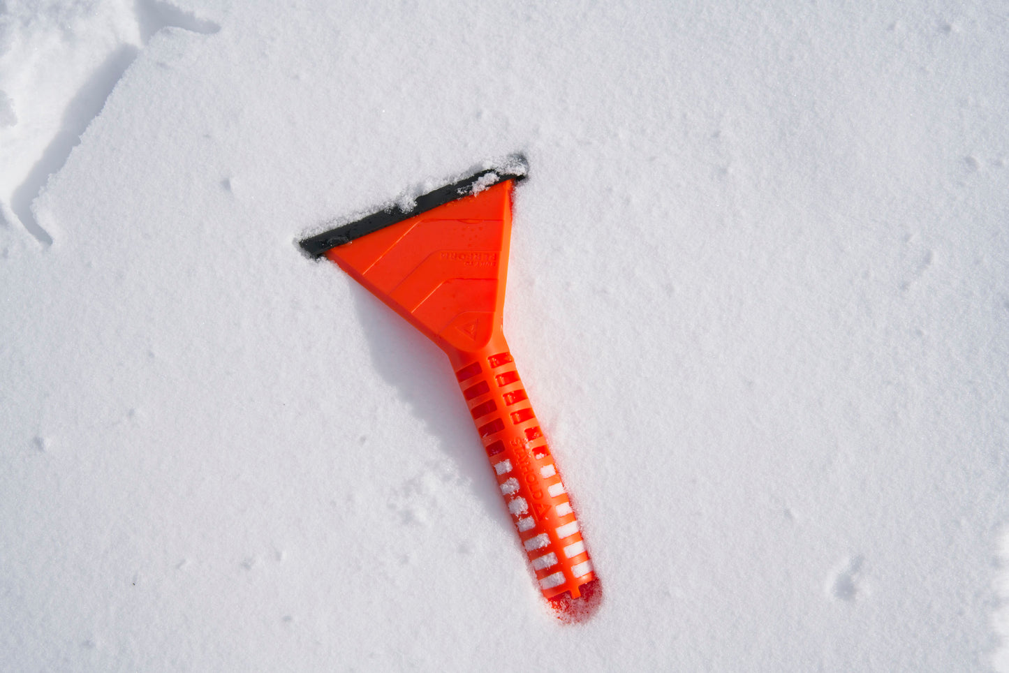 Stayhold ICE SCRAPER+SQUEEGEE lying on snow